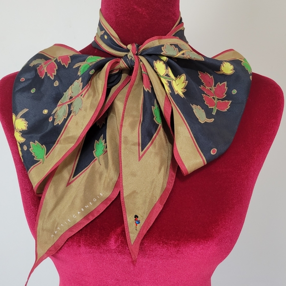 VINTAGE HATTIE CARNEGIE SCARF - Picture 1 of 3